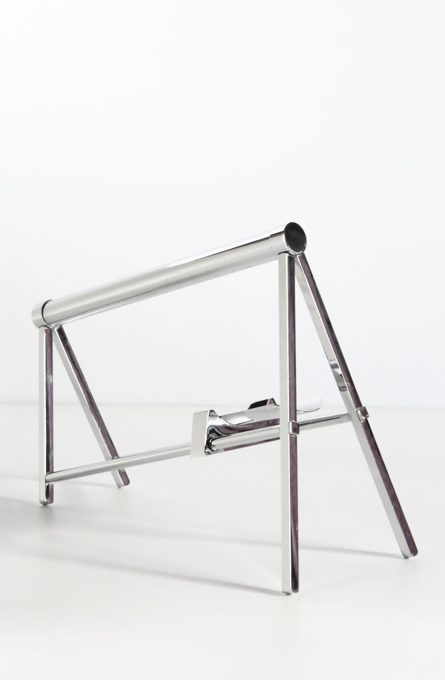Jacques Adnet, Porte-bouteille en métal chromé