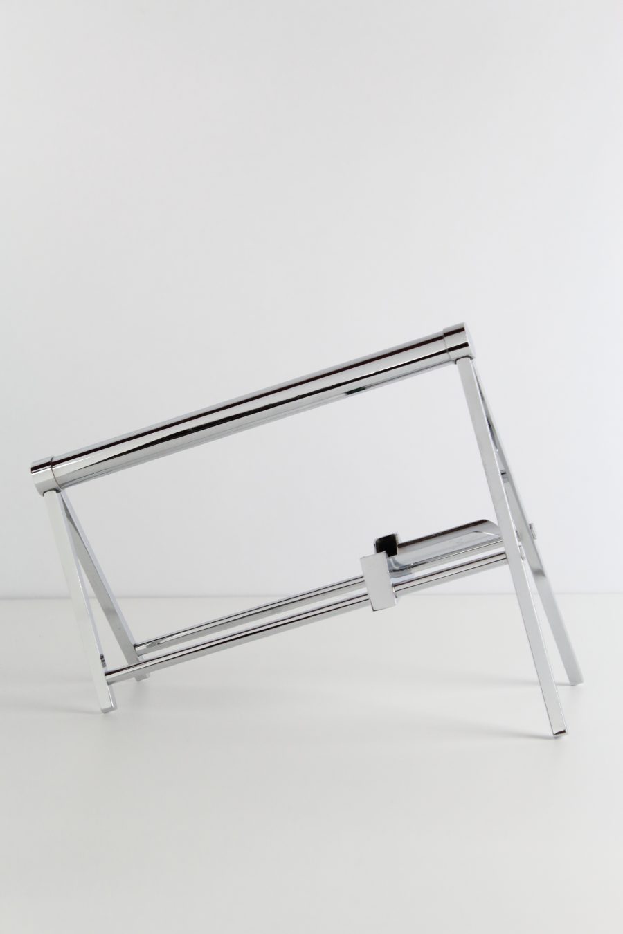 Jacques Adnet, Porte-bouteille en métal chromé