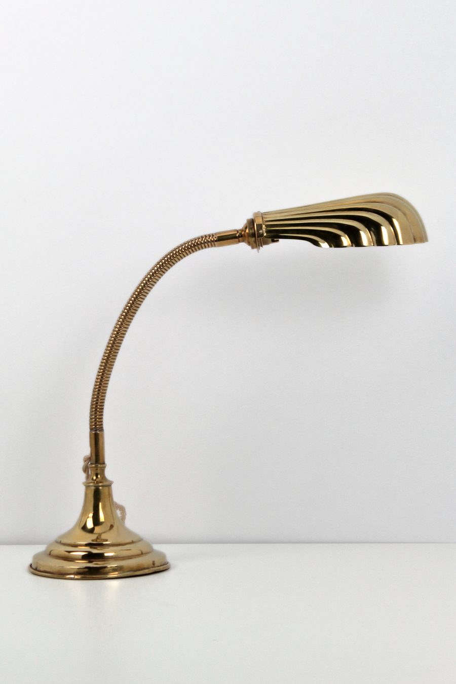 Lampe coquille laiton doré