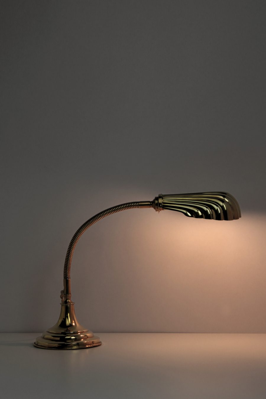 Lampe coquille laiton doré