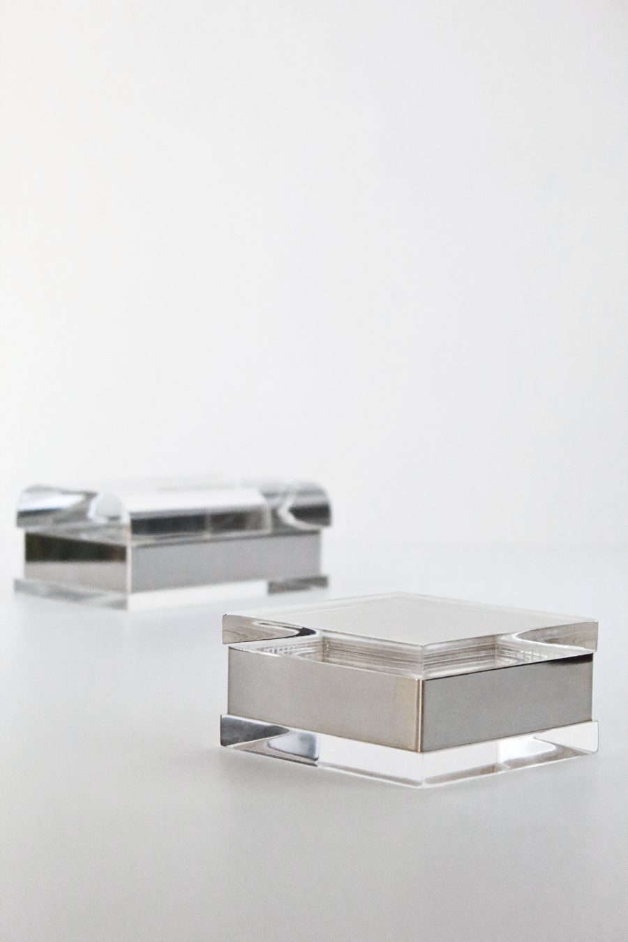 Boites plexiglas et métal chromé, années 1970