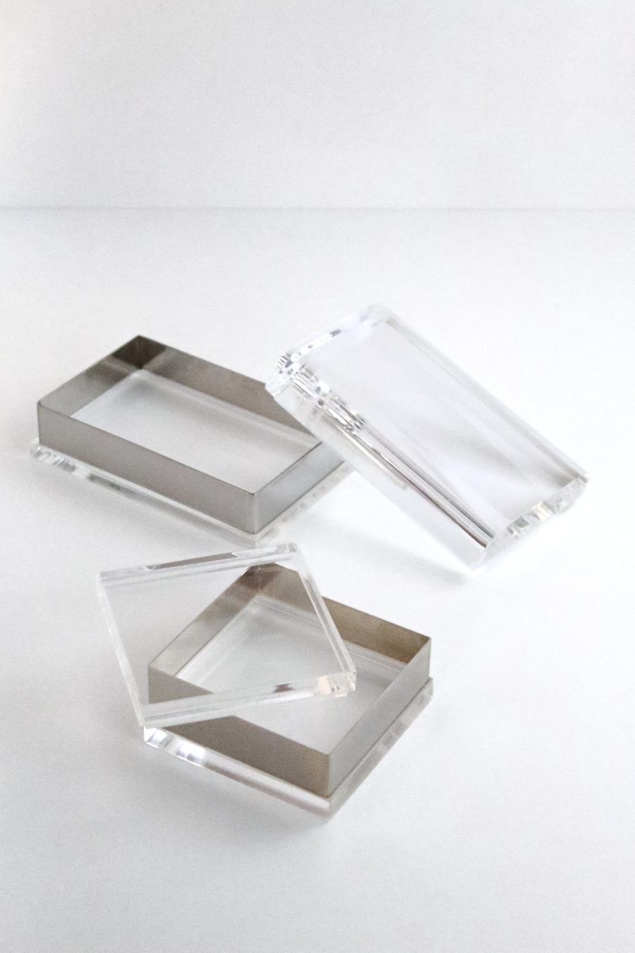 Boites plexiglas et métal chromé, années 1970