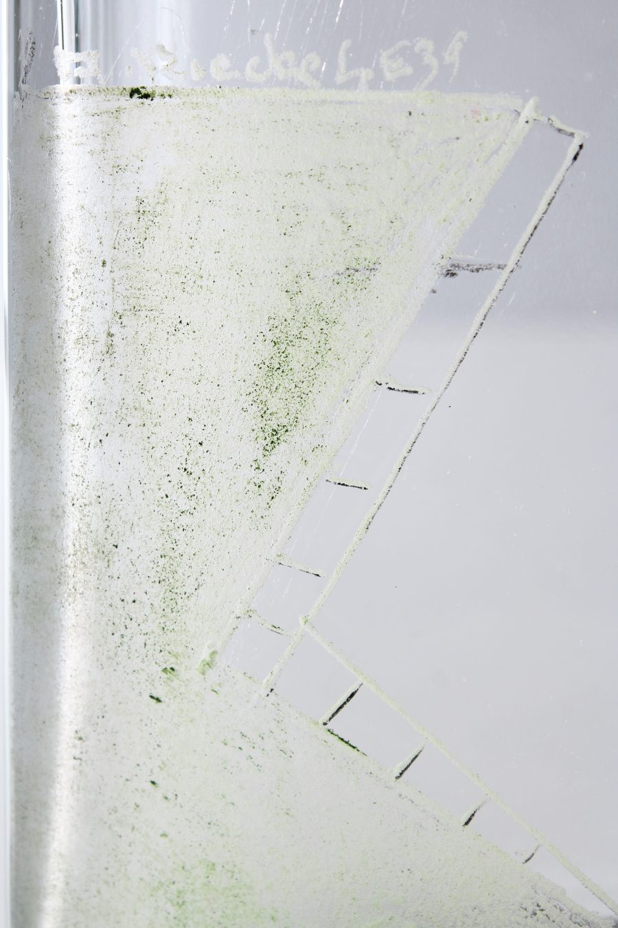 Anatole-Riecke-vase-signature