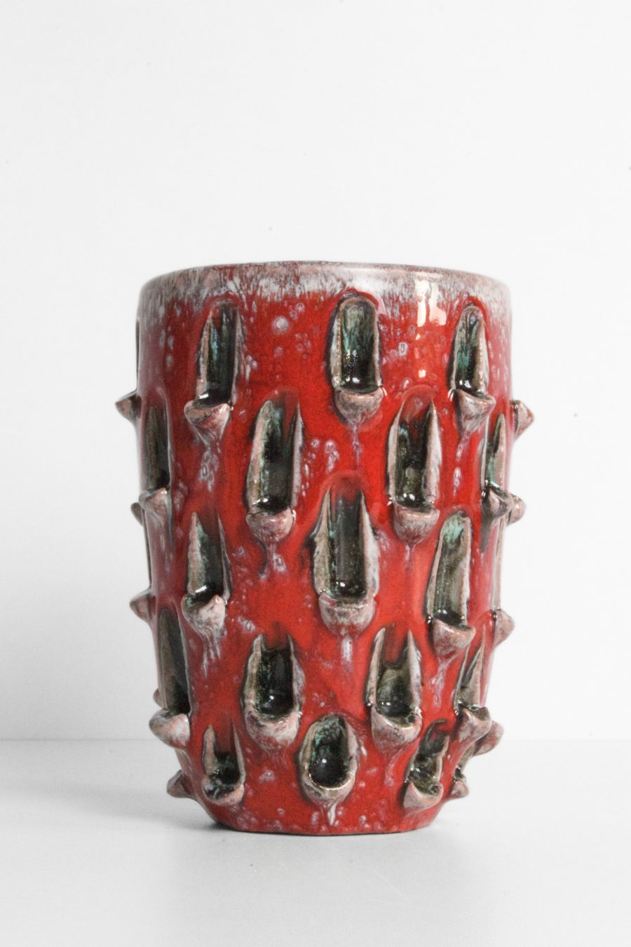 Arlette-Roux-Vase-Ananas-rouge-D1
